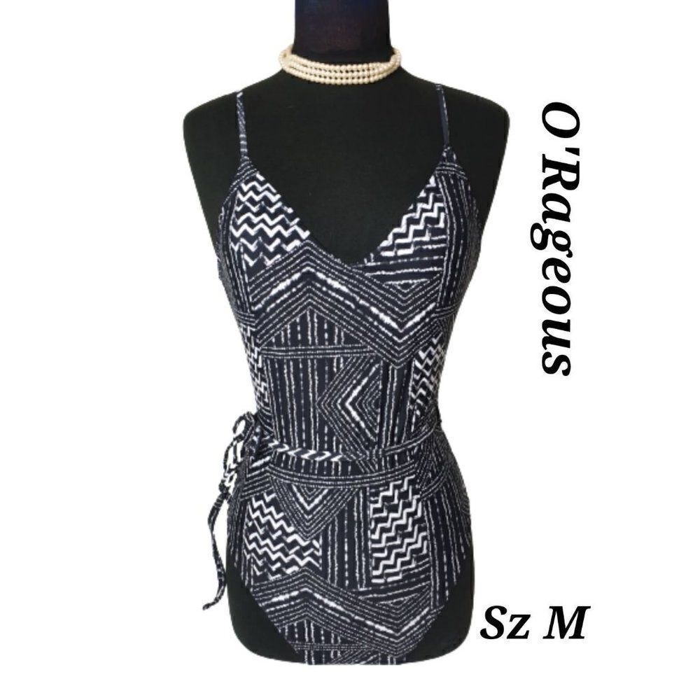 Women's Swimsuit Med One-piece Black White Geometric Padded Swimwear NWOT